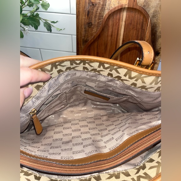 Michael Kors MK Signature Tote Shoulder Handbag Purse Tan Gold Jet Set - Picture 10 of 16